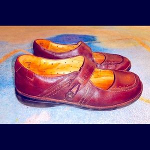 Clarks shoes in good condition!